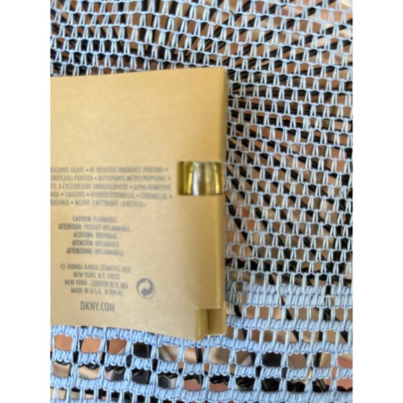 DKNY Donna Karen New York EAU de Perfume Spray .06 Fl. OZ Be Delicious 2ml - Picture 3 of 4